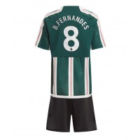 Manchester United Bruno Fernandes #8 Replika babykläder Bortaställ Barn 2023-24 Kortärmad (+ korta byxor)